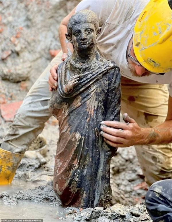 意大利挖出大量2300年前青铜器：专家说将改写历史