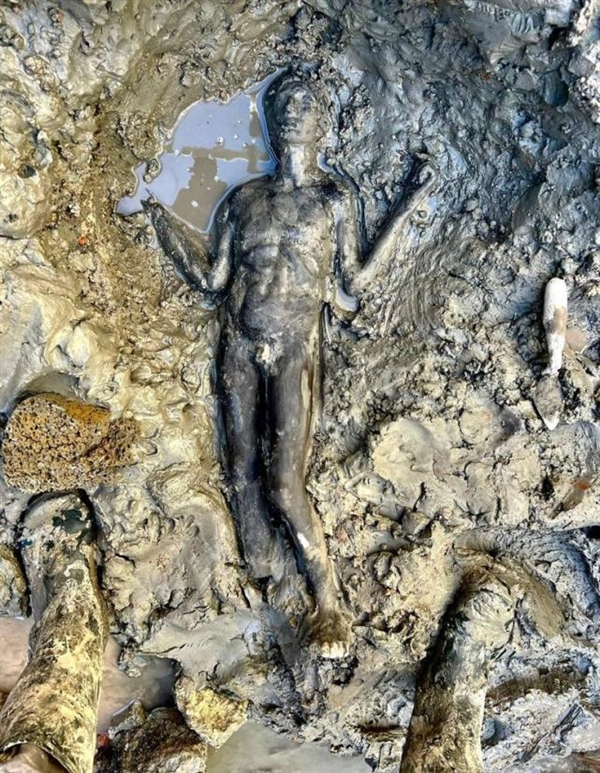 意大利挖出大量2300年前青铜器：专家说将改写历史
